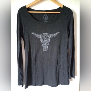 🙂Black Long Sleeve Top With Skull Graphic Size L, Great Layering Piece